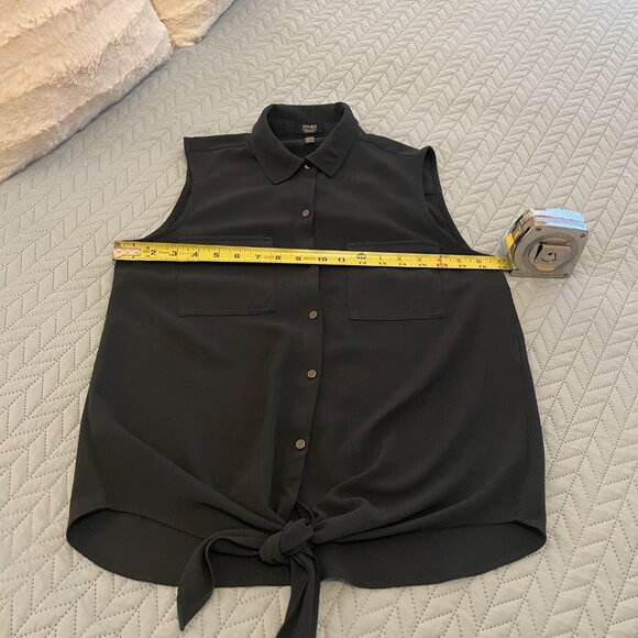 Jones New York Women's Black Button Down Sleeveless Twist Tie Hem Blouse Size S - Picture 6 of 7